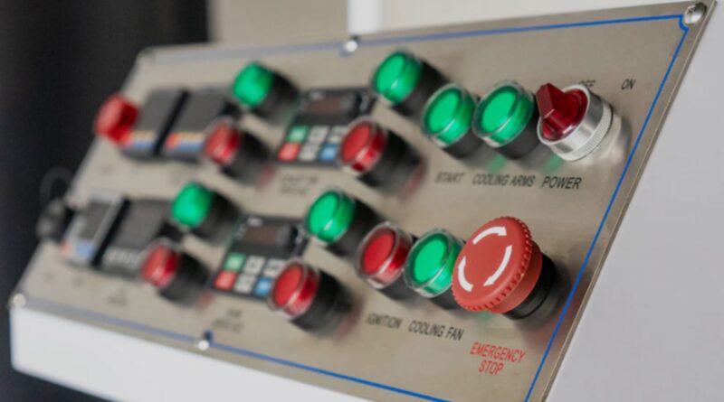 Coffee roaster monitoring roast profiles during large-scale production roasting operations