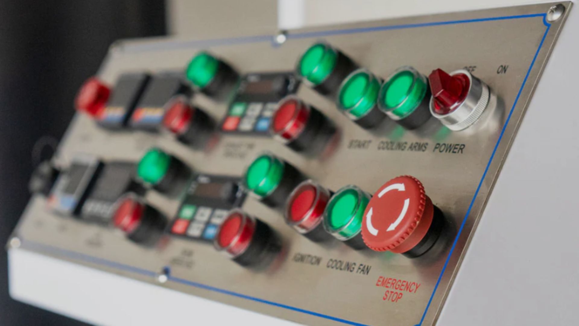 Coffee roaster monitoring roast profiles during large-scale production roasting operations