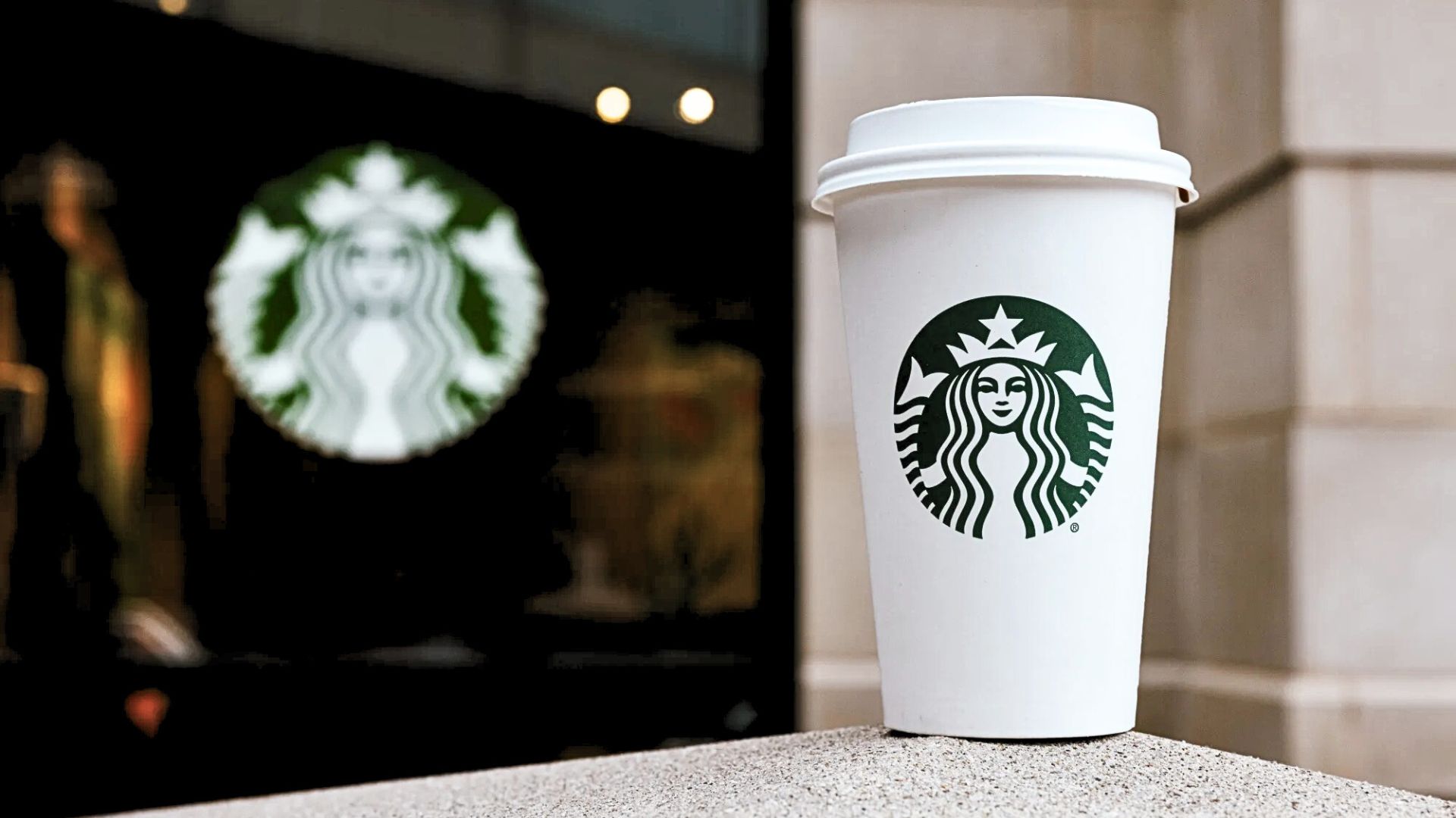 Starbucks takeaway coffee cup illustrating the power of menu naming and brand perception in modern cafés