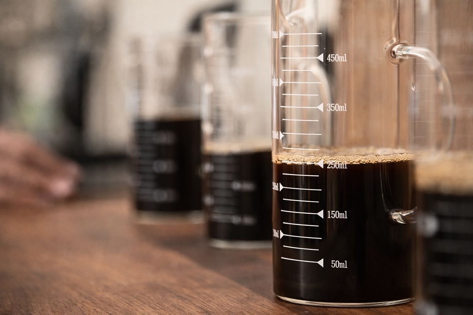 Cold brew coffee brewed with controlled extraction using precise coffee-to-water ratios in a glass measuring vessel
